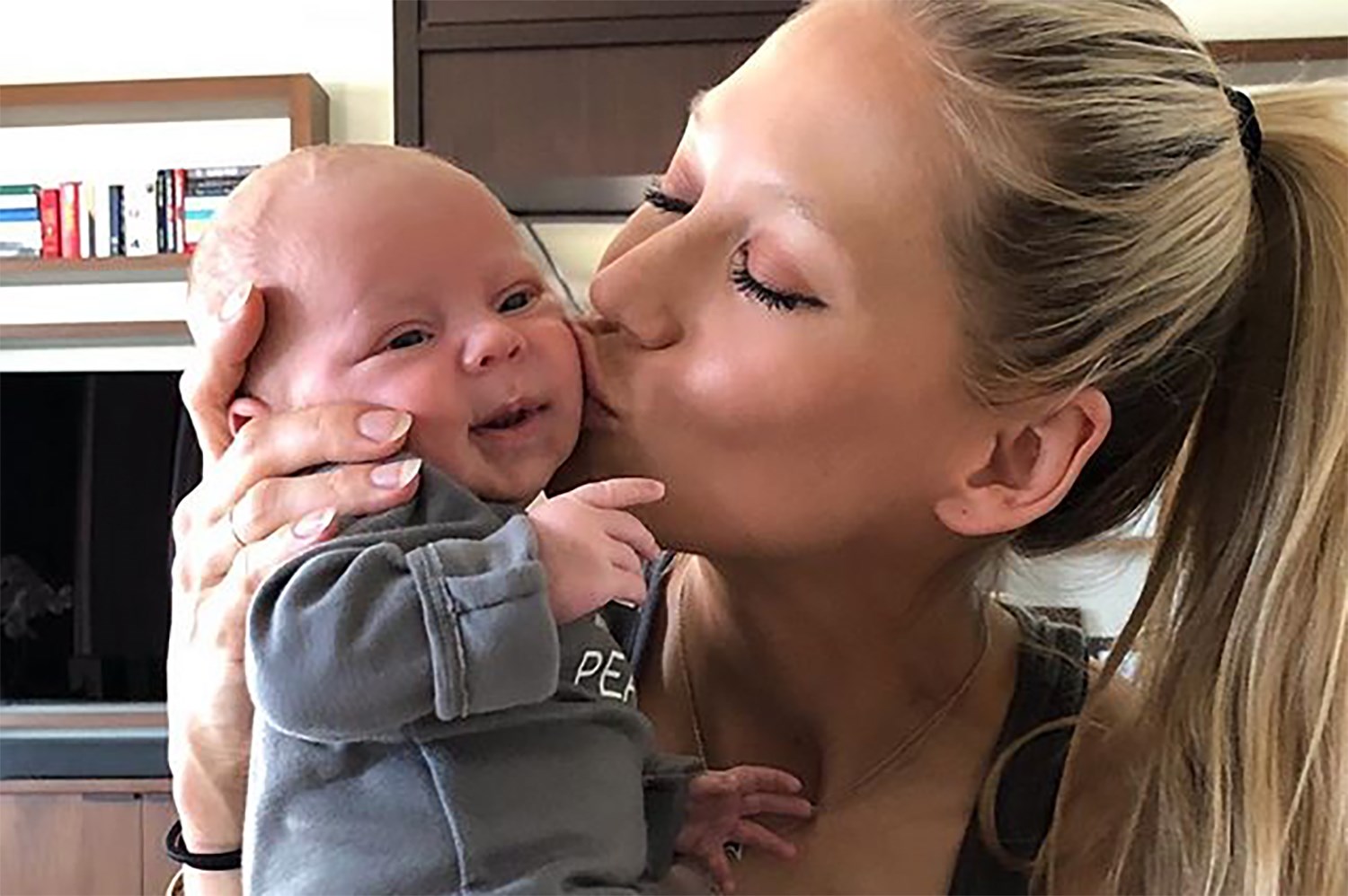 Anna Kournikova Shows Off Post-Baby Body A Month After Giving Birth