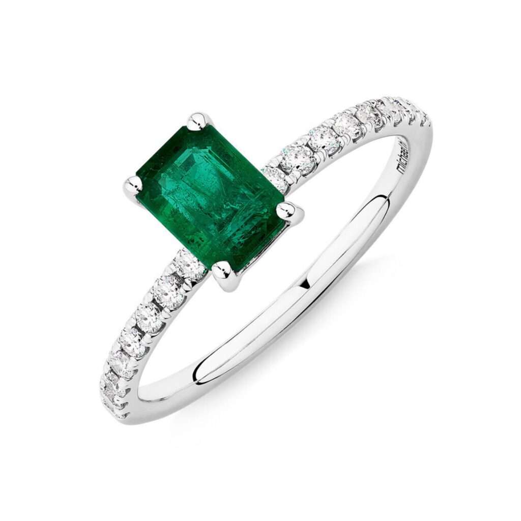 emerald engagement ring
