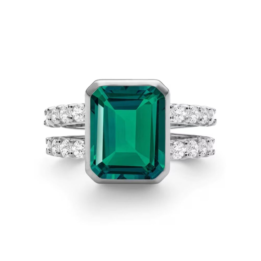 emerald engagement ring
