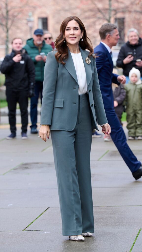 queen-mary-denmark-best-looks-outfits-suit