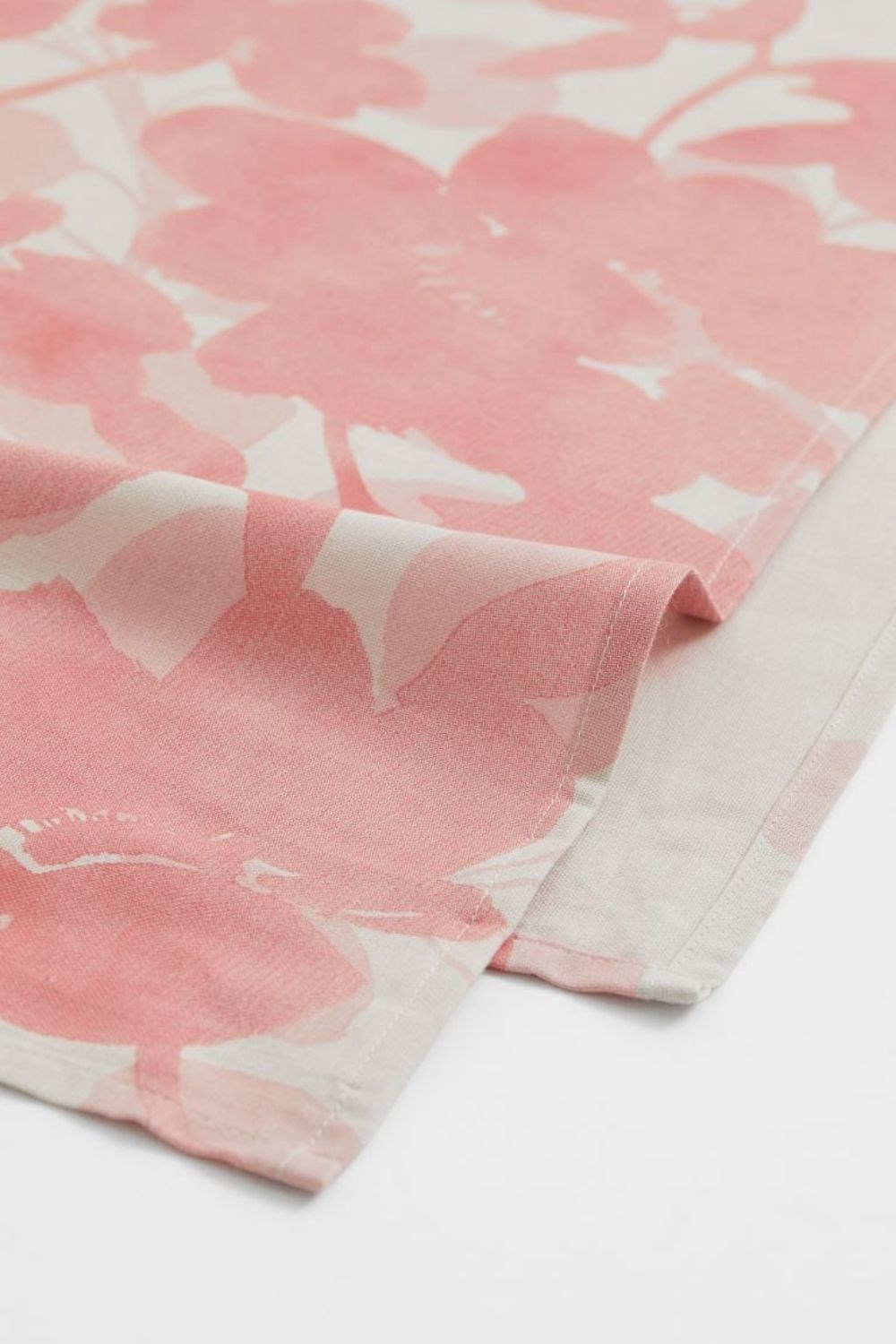 pink-floral-table-runner