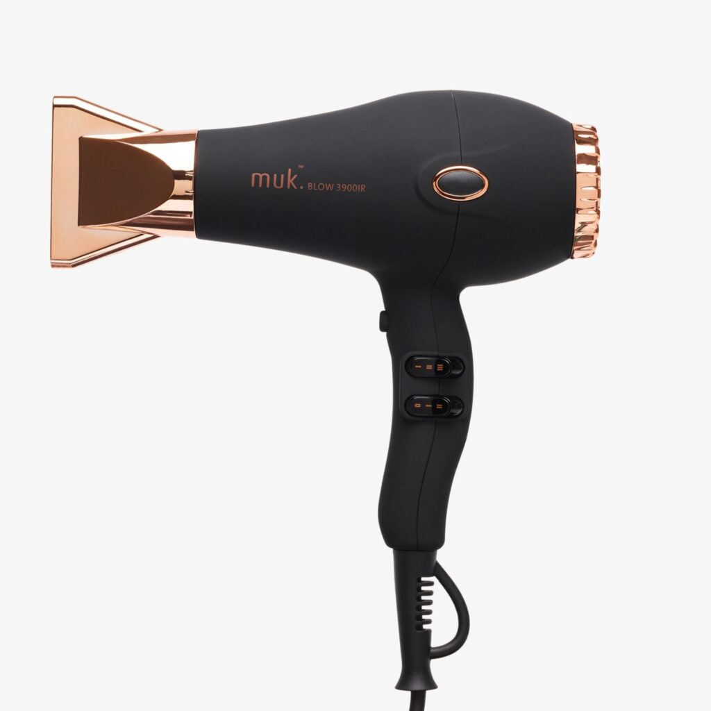 The Muk Blow 3900-IR has a rose gold and black colour and uses infrared lights and ionic technology for high shine and heat protection. 