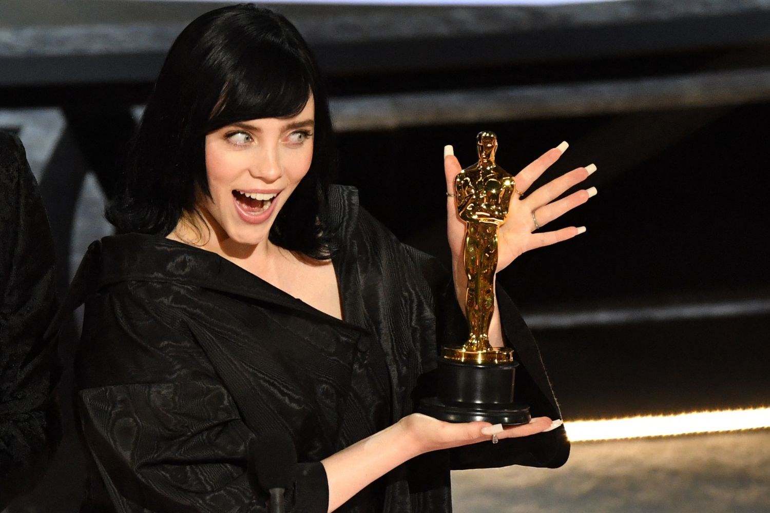 billie-eilish-oscars-2022