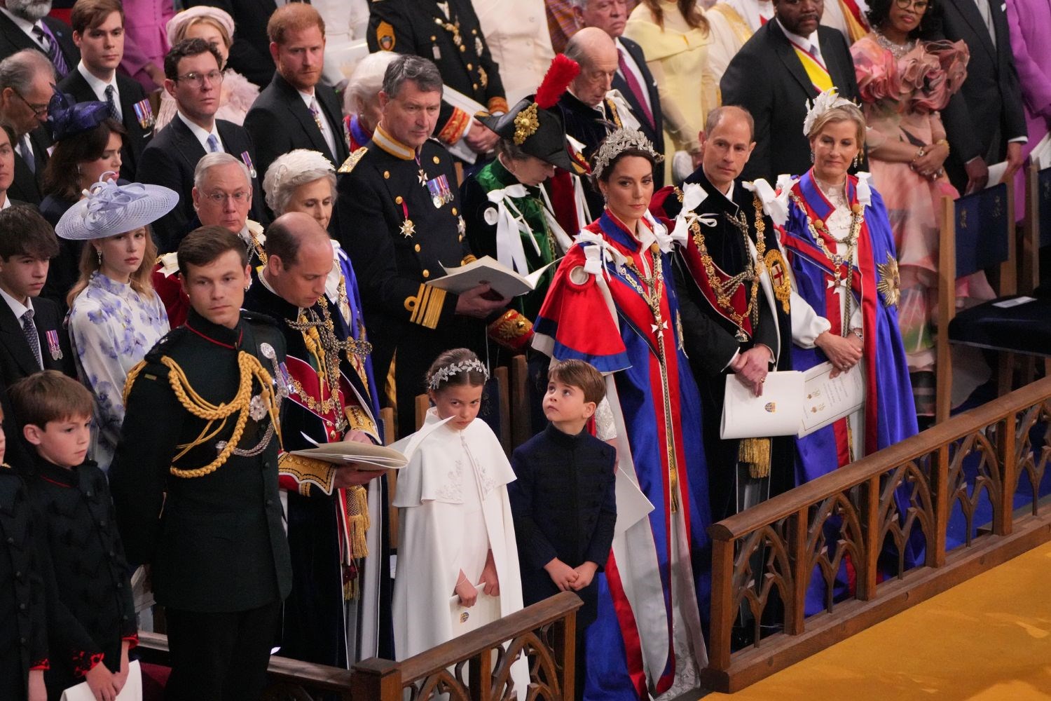 Prince-harry-seated-behind-prince-william