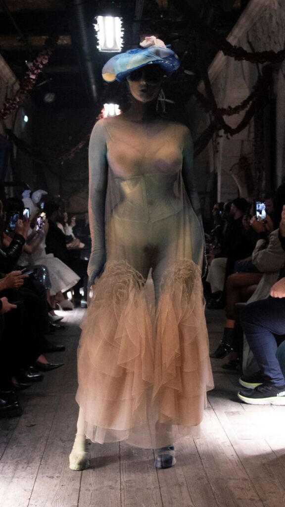 maison-margiela-artisnal-spring-2024-runway-gwendoline-christie