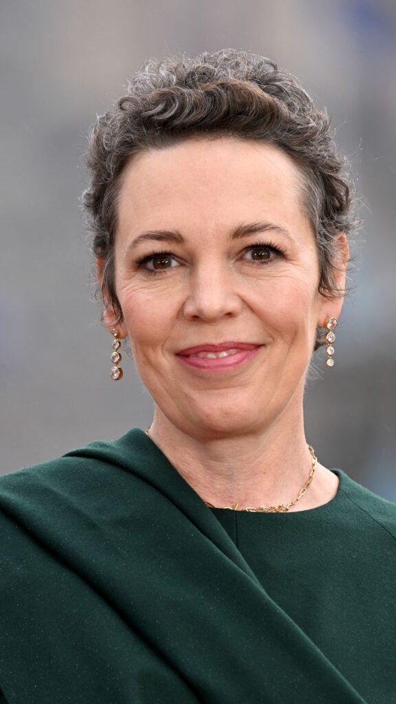 Olivia Colman opens up about pay disparity. 