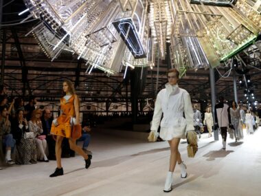 louis-vuitton-autumn-winter-24-runway (1)