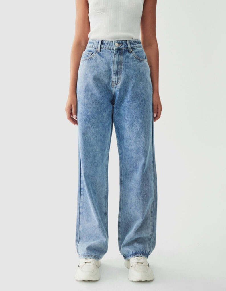 Calli Straight Leg Jeans in Mid Blue Wash.