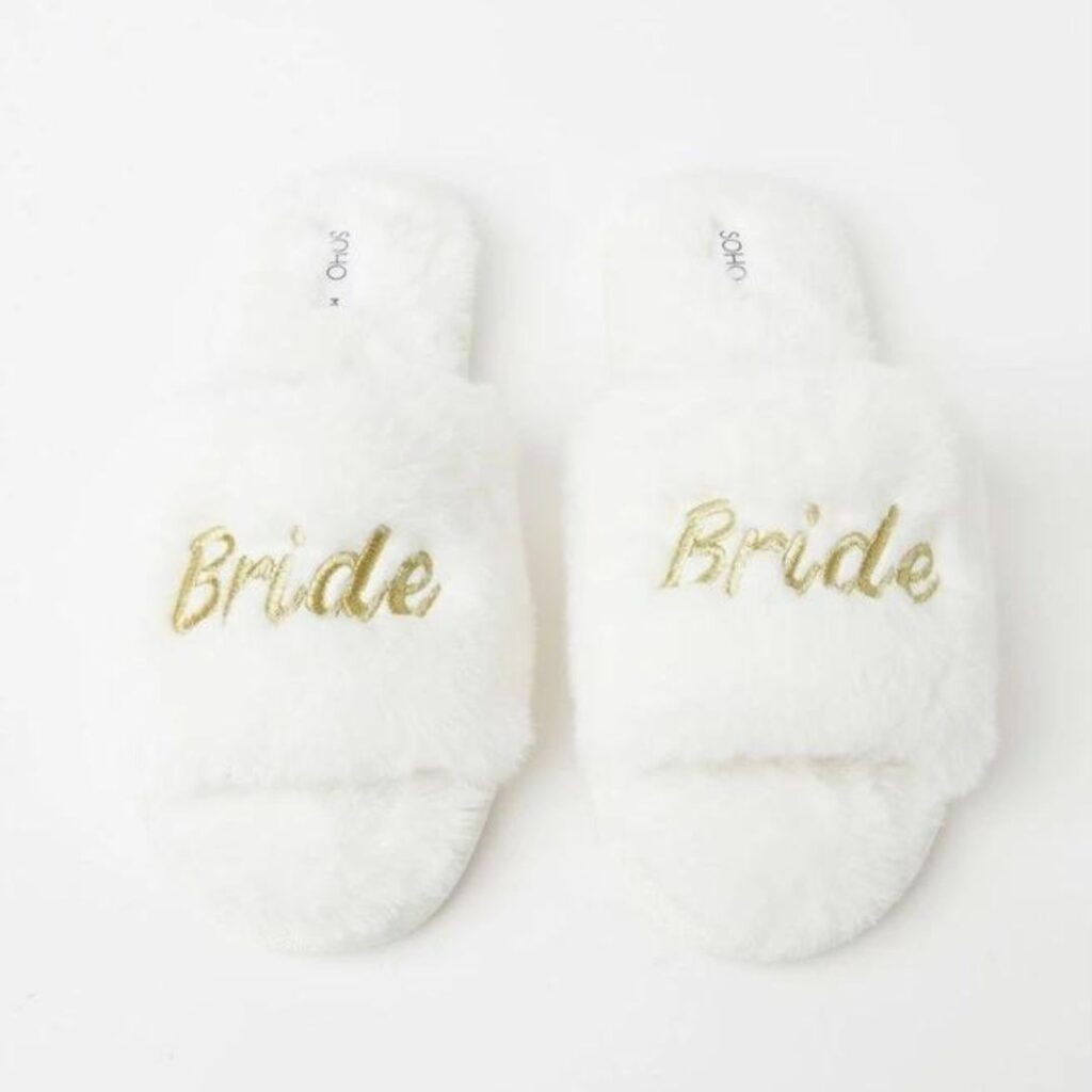 The bridal slippers to wear on your wedding day. 