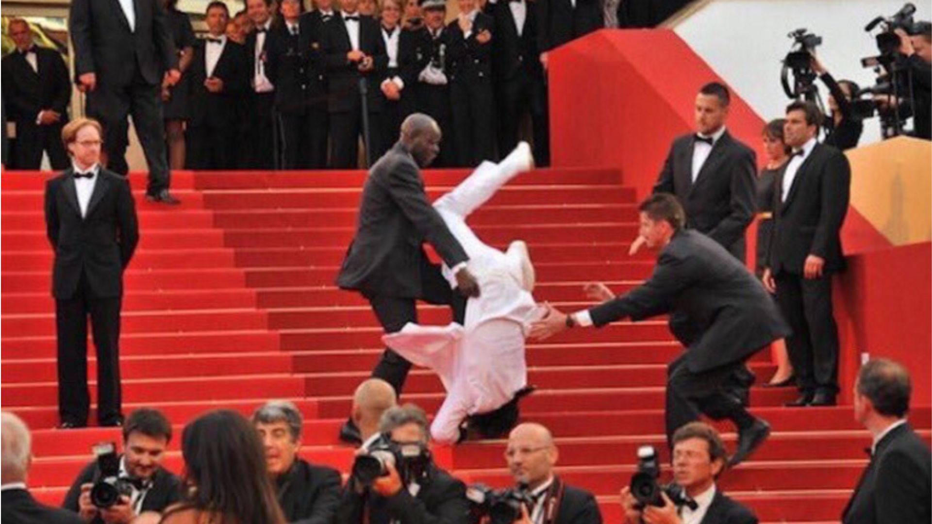 A photo from cannes film festival that a Twitter user reported was Jason Derulo falling down the stairs at the met gala