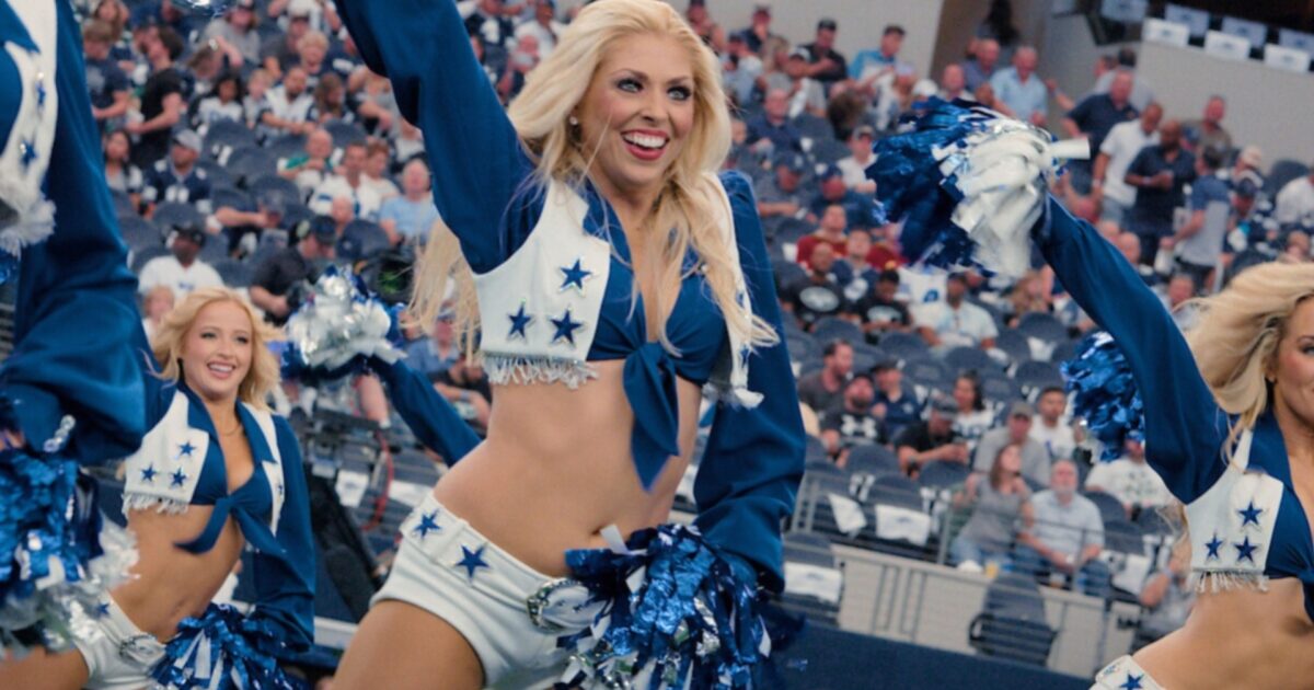 Read more about the article How much money do the Dallas Cowboys cheerleaders actually make?