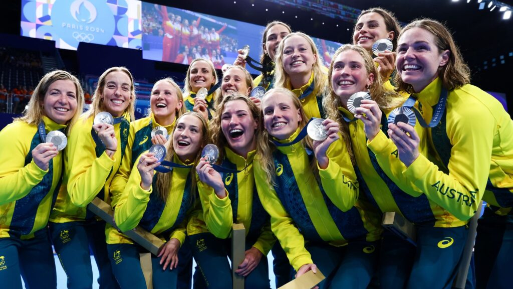 Women's waterpolo silver. 