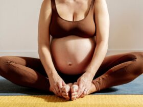 pregnant woman wearing a maternity activewear brand