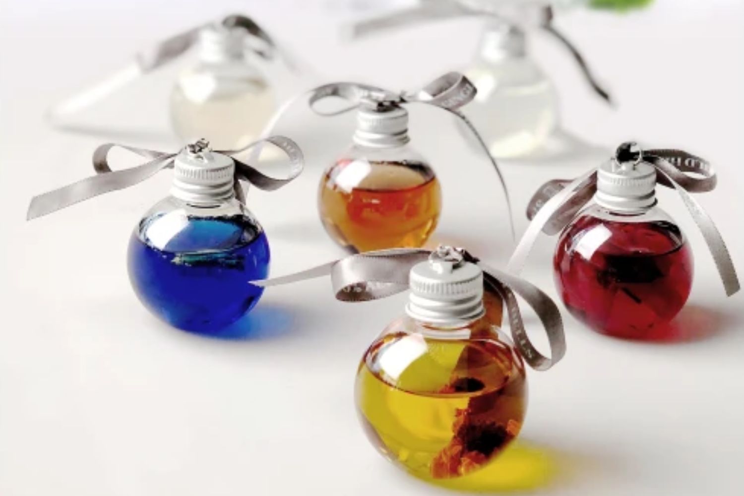 gin-baubles