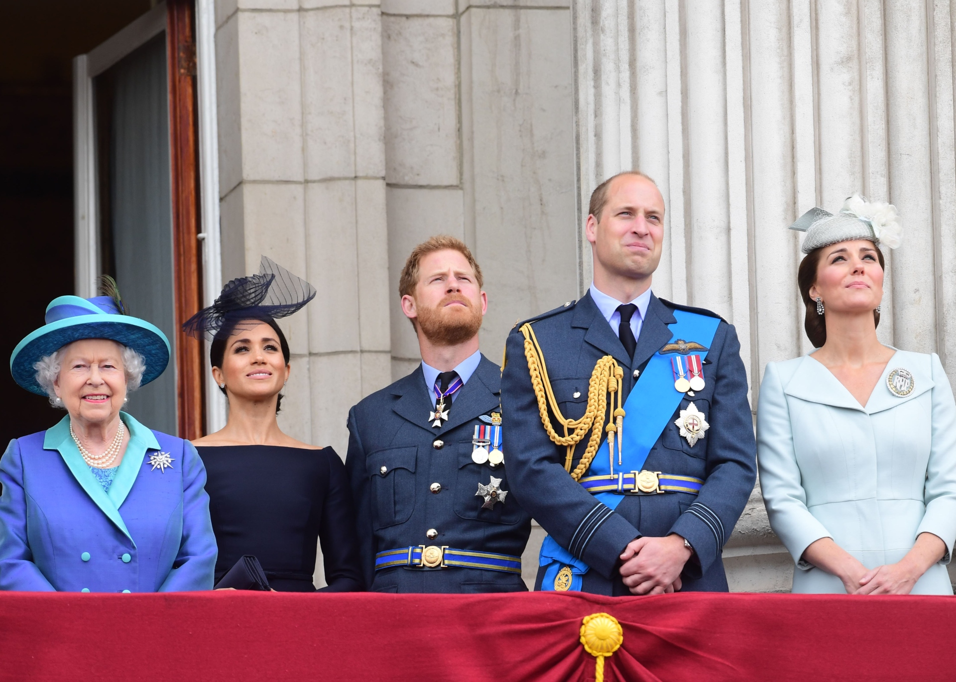 royals-watching-looking-up