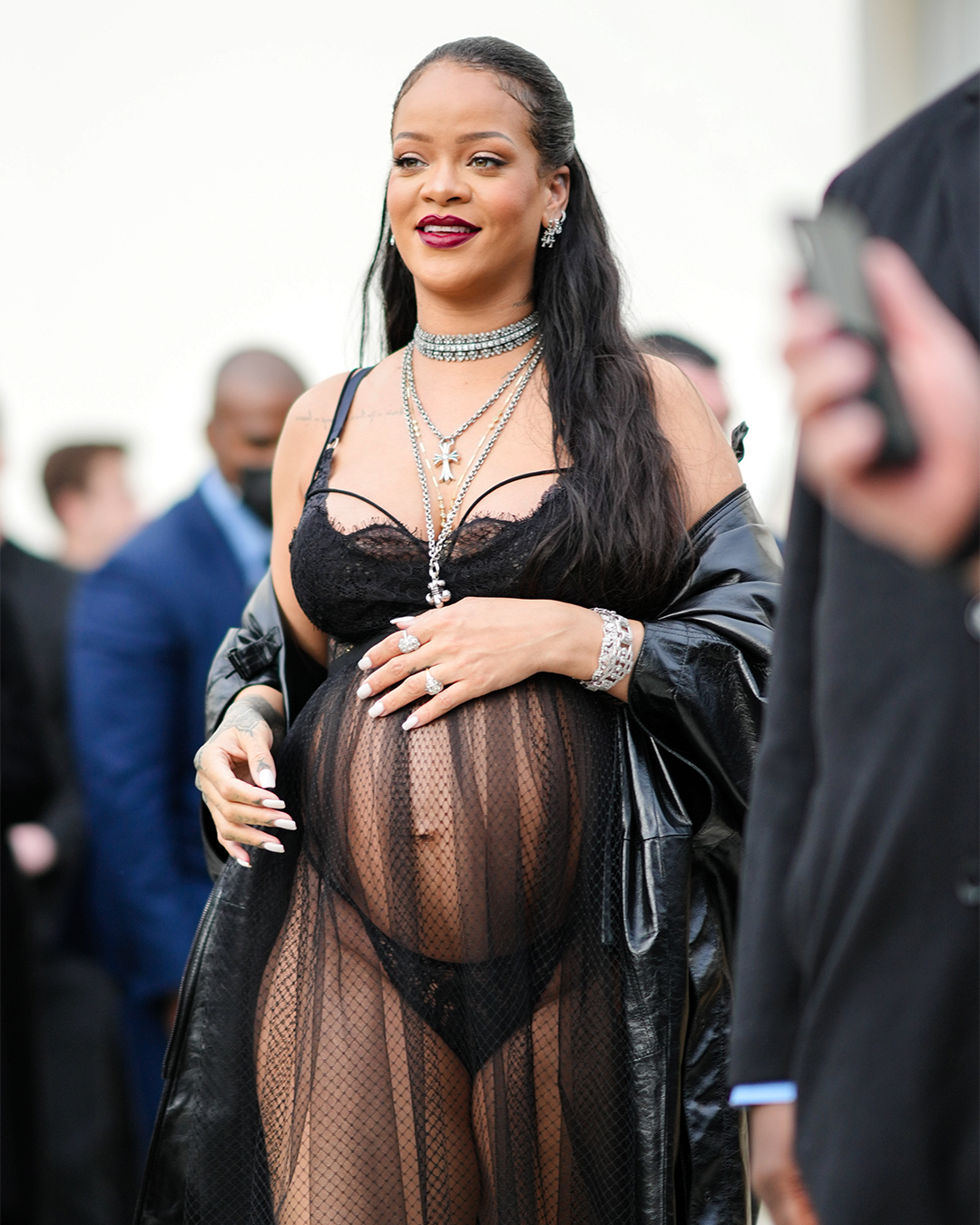 Rihanna-pregnant-style