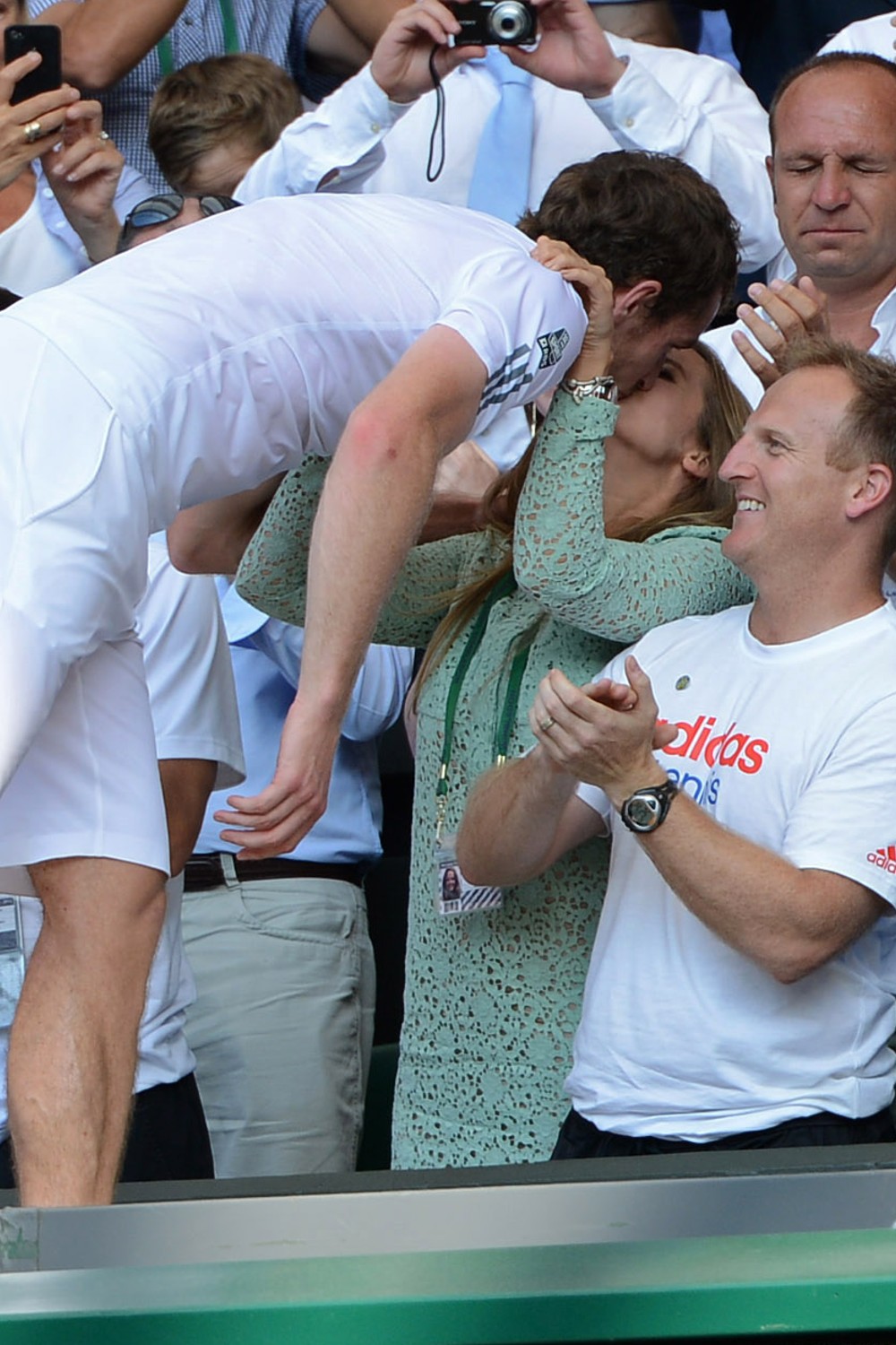 Kim Sears kisses Andy Murray