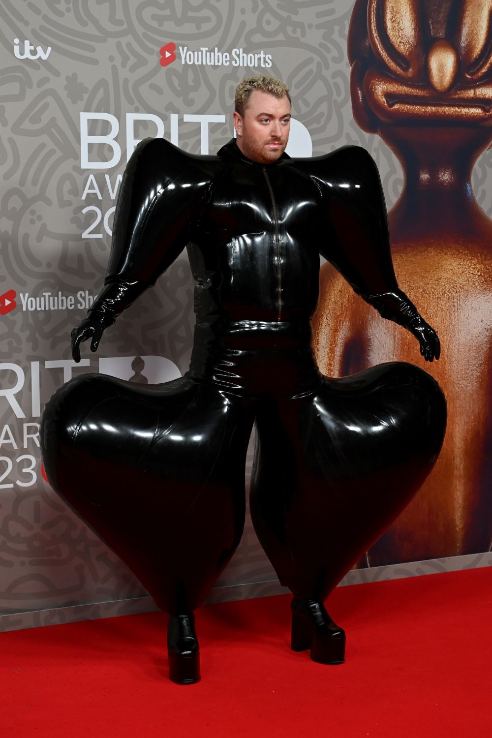sam-smith-brit-awards-inflatable-latex-outfit