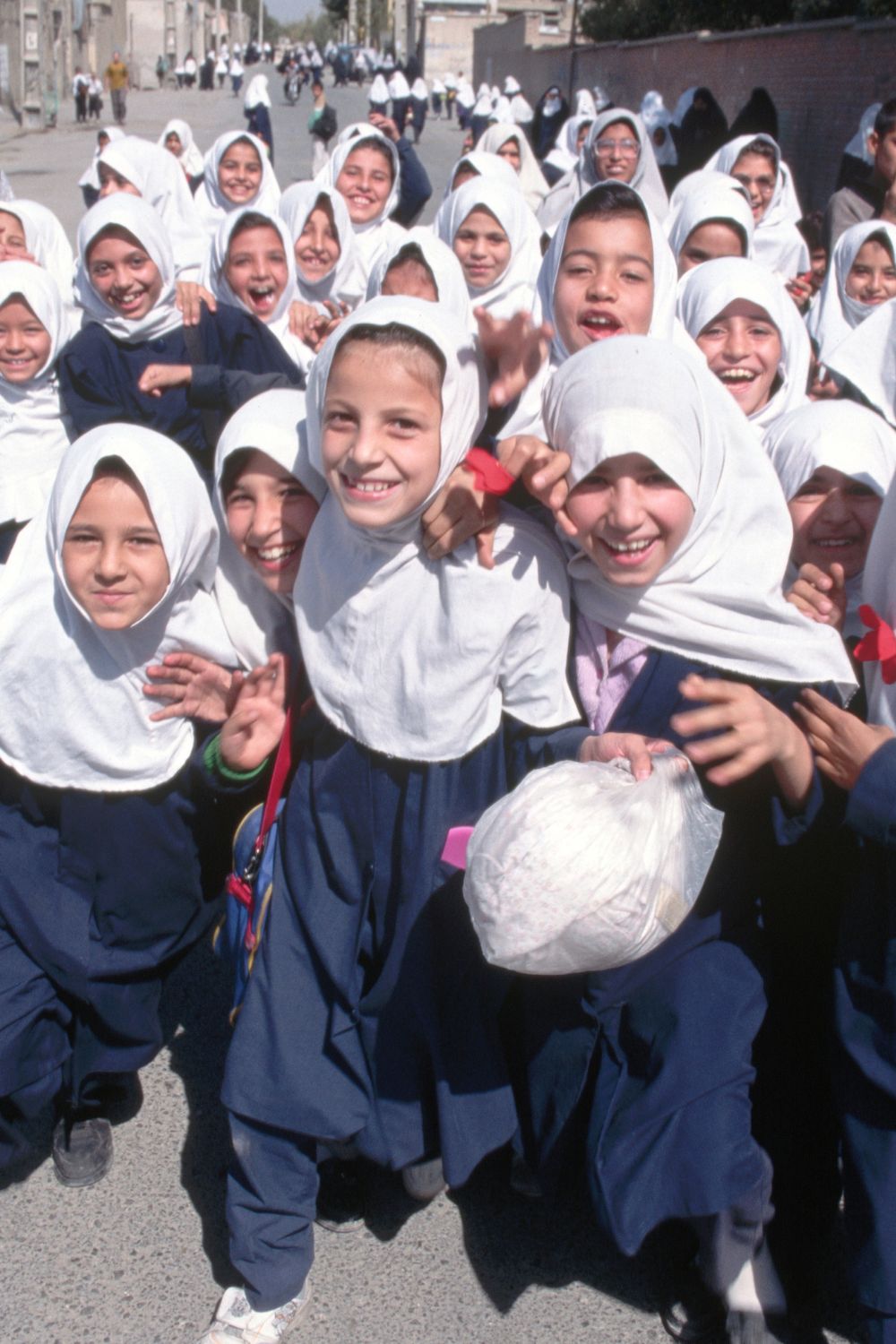 iranian-schoolgirls