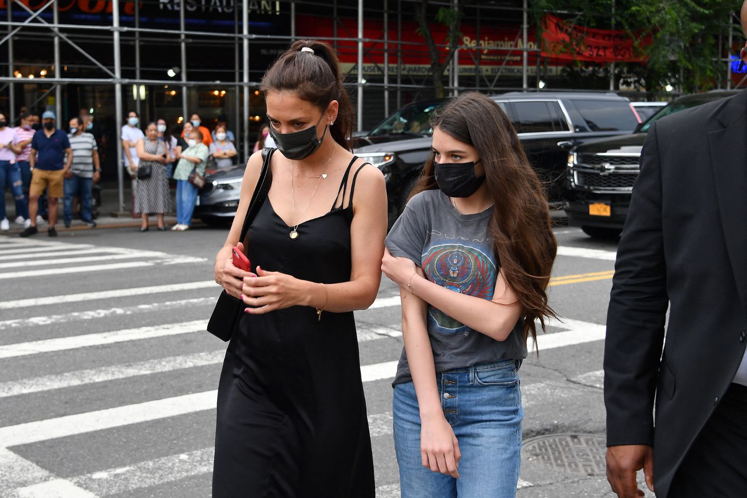 Katie-holmes-suri-cruise-wearing-masks-new-york-city-streets