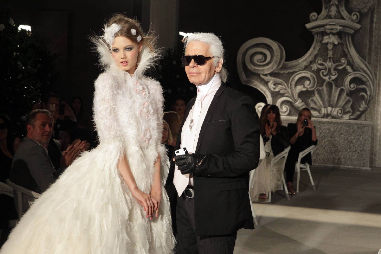 The Most Iconic Karl Lagerfeld's Fashion Moments In History, According ...