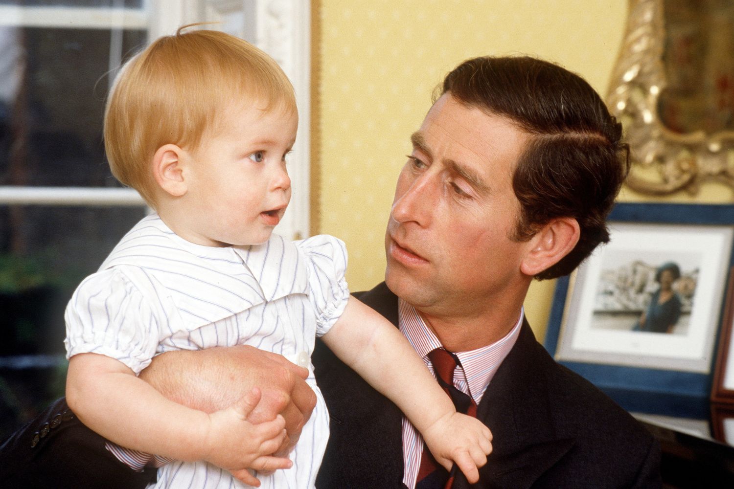 baby-prince-harry-with-prince-charles