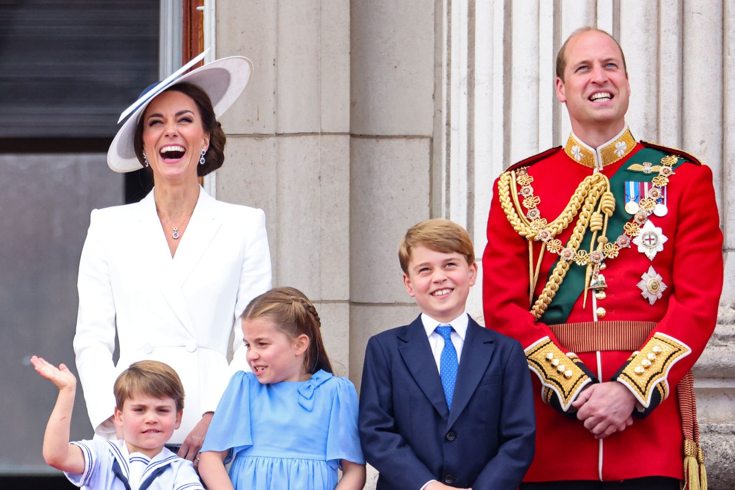 prince-louis-waving-buckingham-palace-balcony