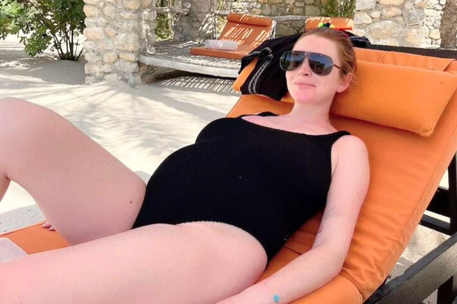 lindsay-lohan-pregnant-baby-bump-swimsuit