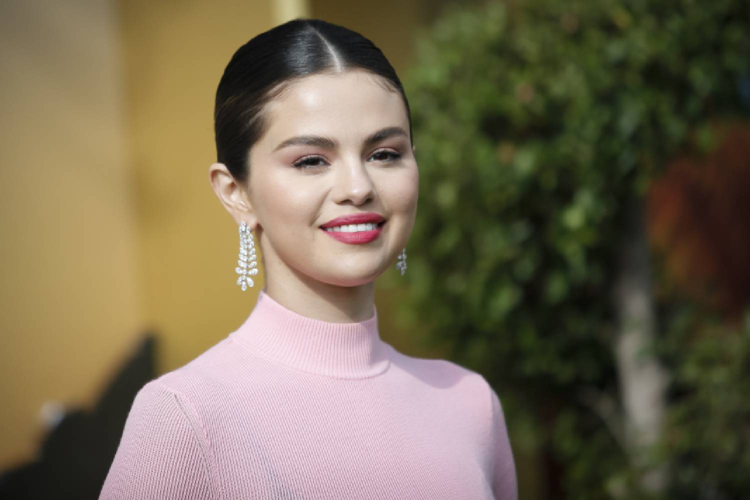The Unexpected Hack Selena Gomez Uses For Her Lips Will Completely Change Your Routine