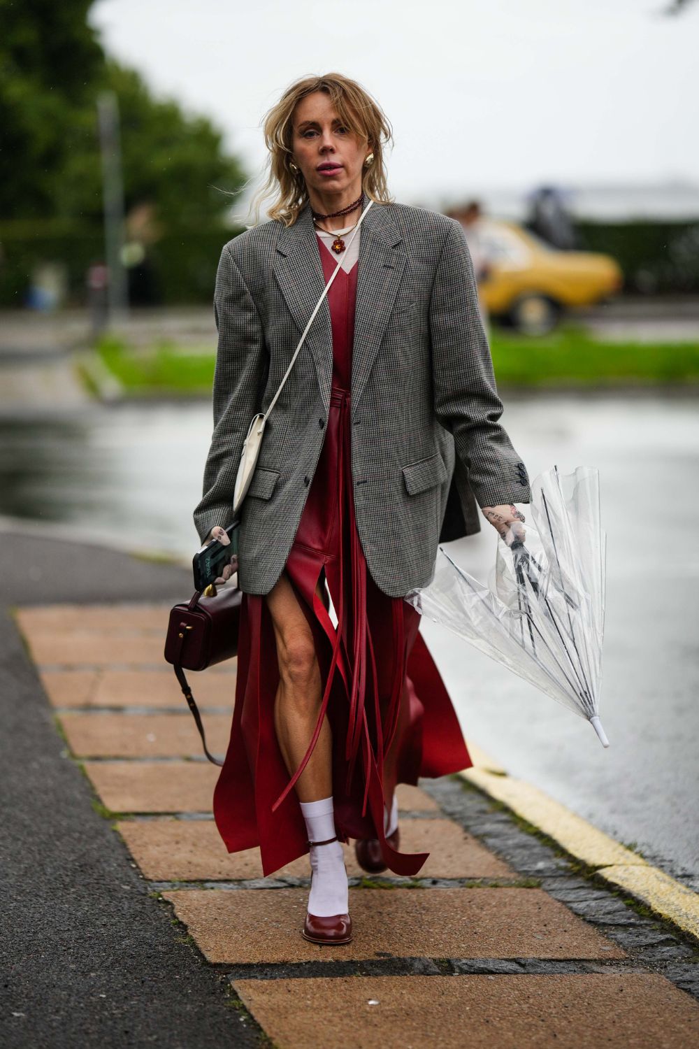 copenhagen-fashion-week-street-style-red-dress-blazer