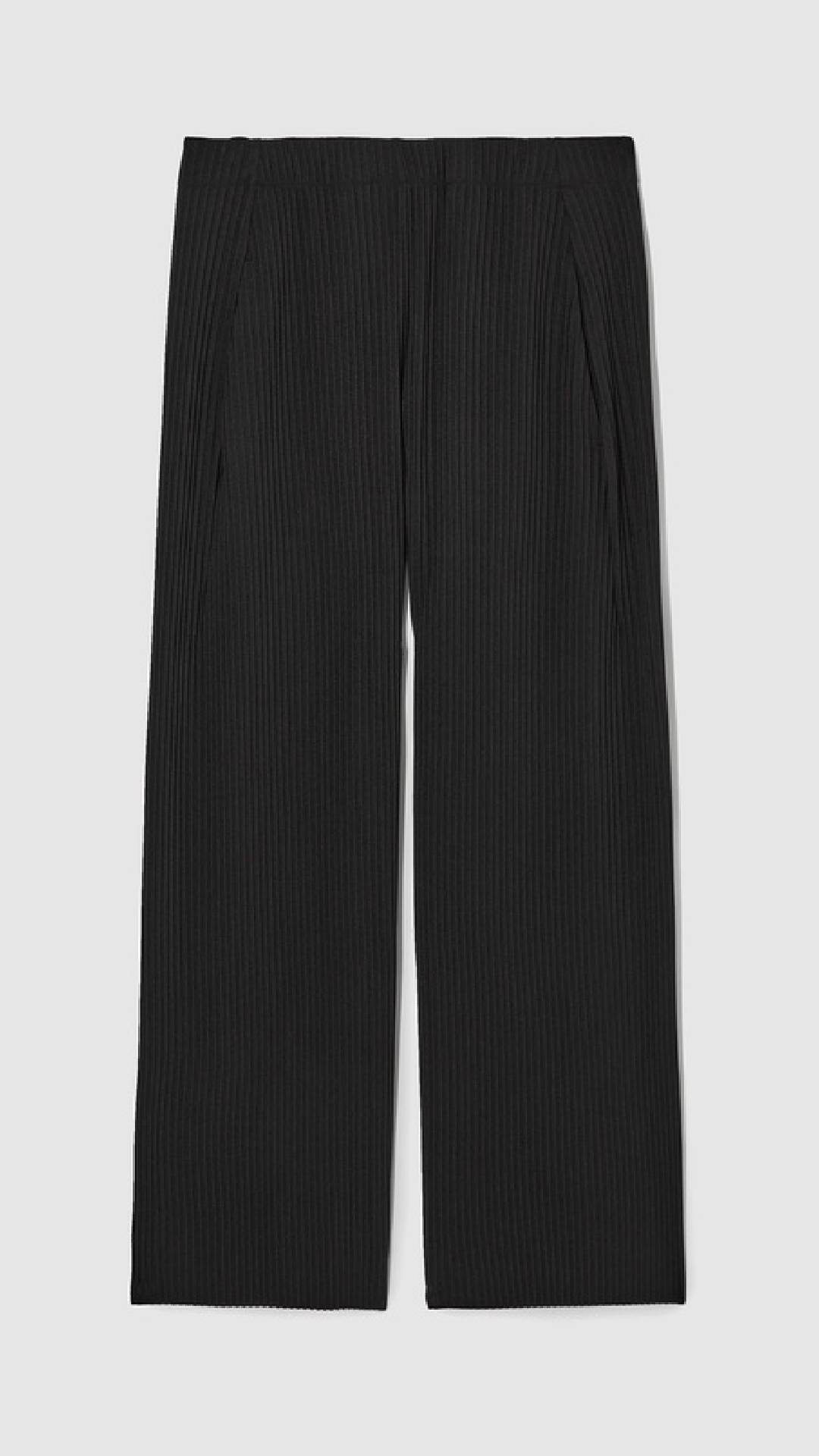 black-pleated-trousers