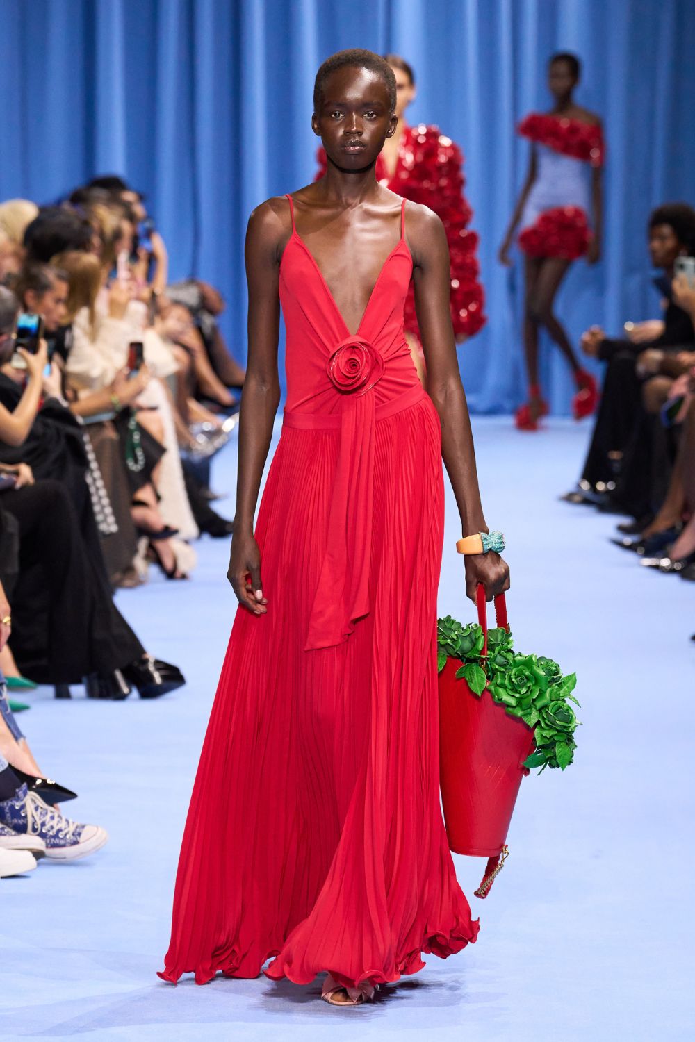 red-trend-fashion-month-spring-summer-2024 (14)
