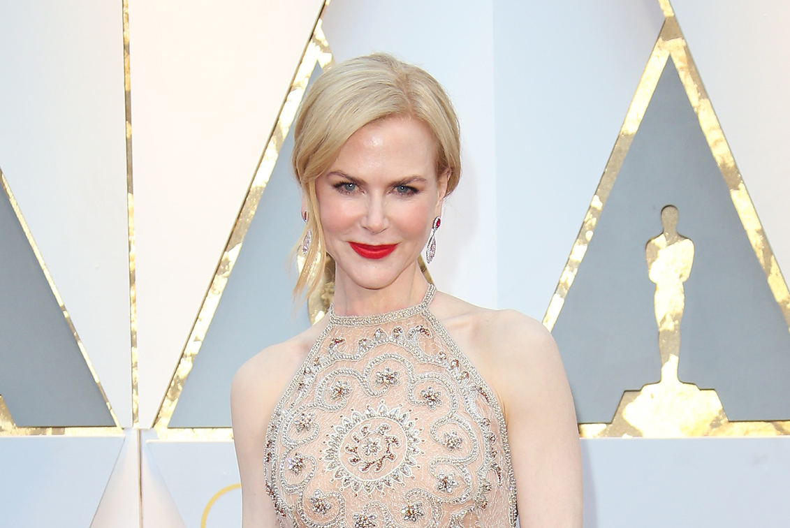 Nicole Kidman's Oscars clapping style explained