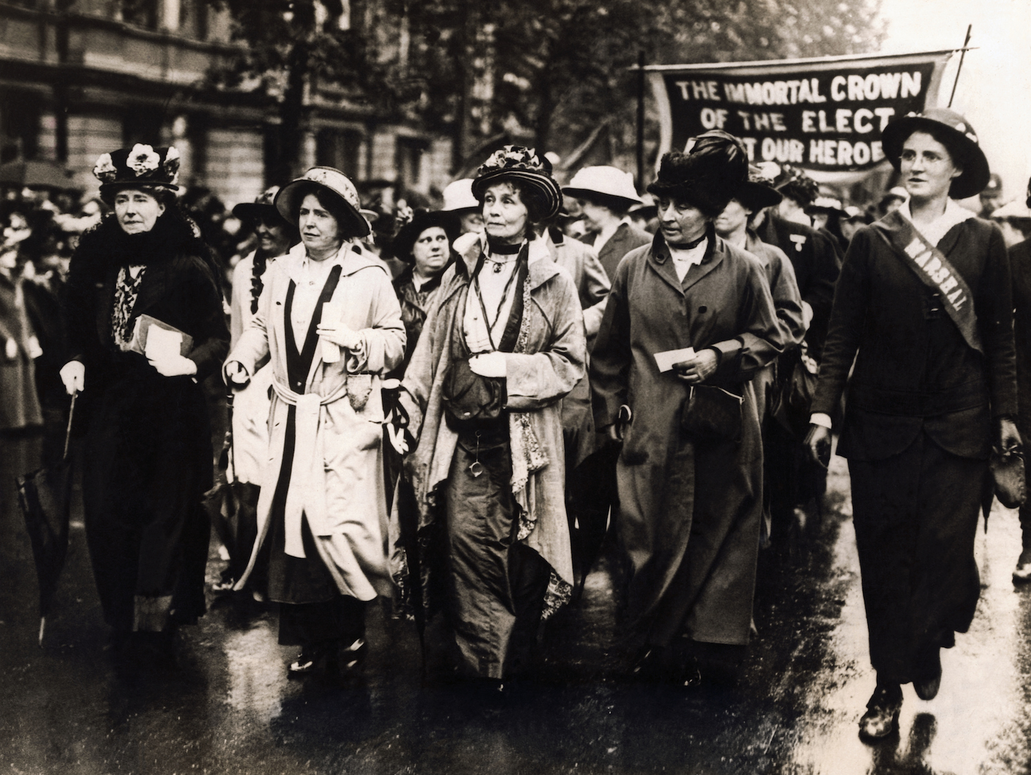 emmeline pankhurst suffragettes march