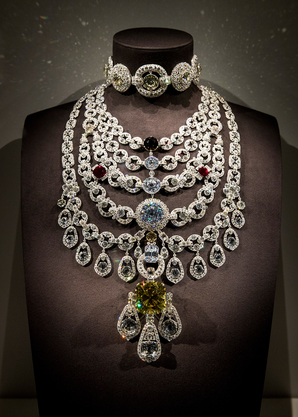 A Cartier necklace from Canberra's NGA exhibition in 2018.