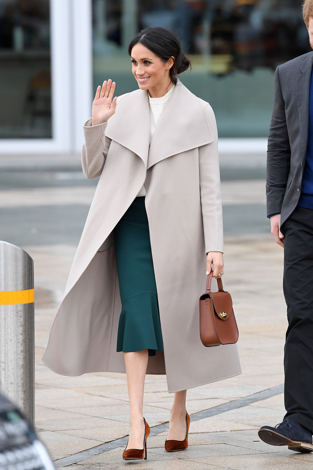 meghan markle green skirt