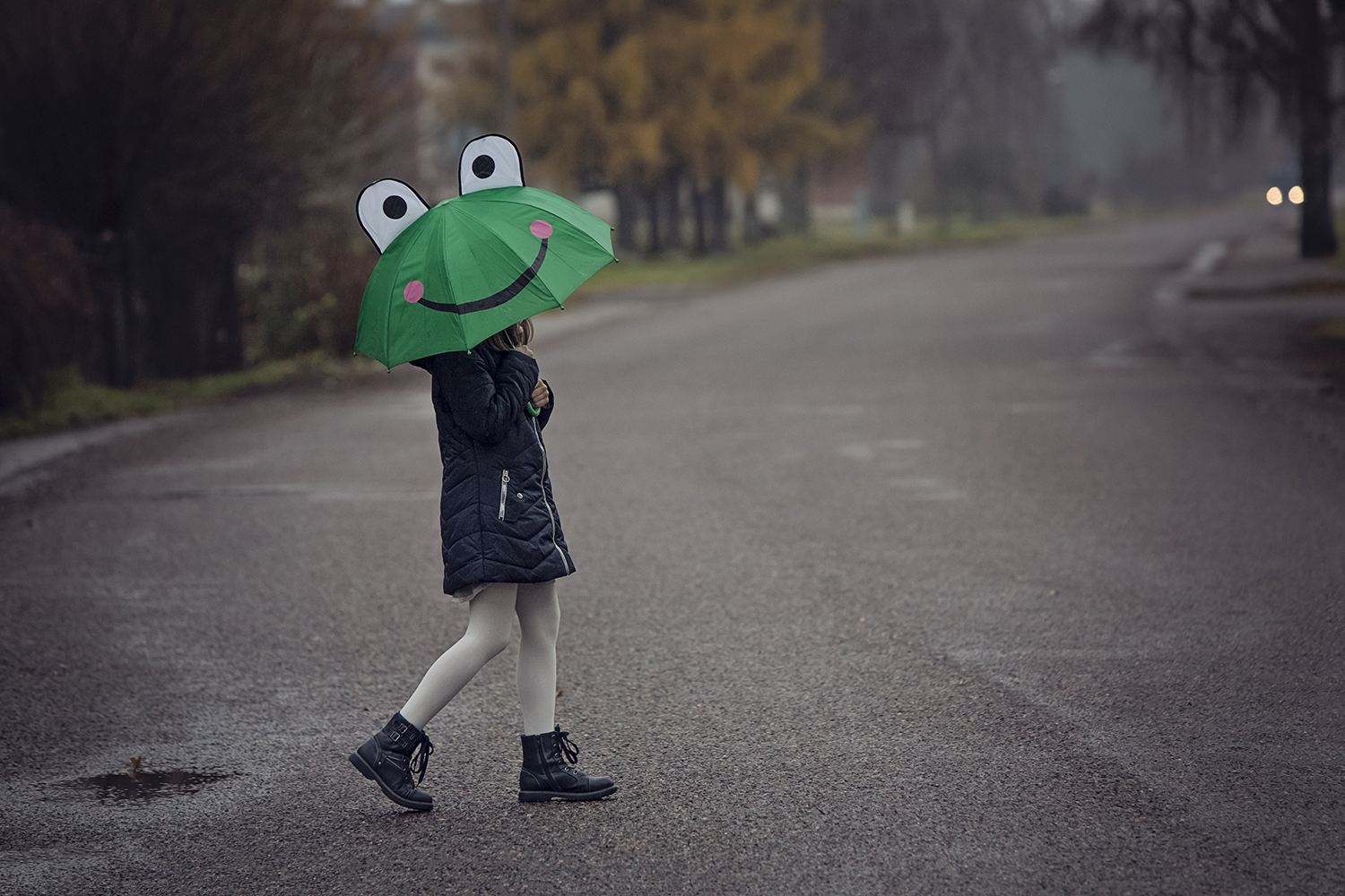 Dad Makes “Bully” Daughter Walk 8km To School – And Films It