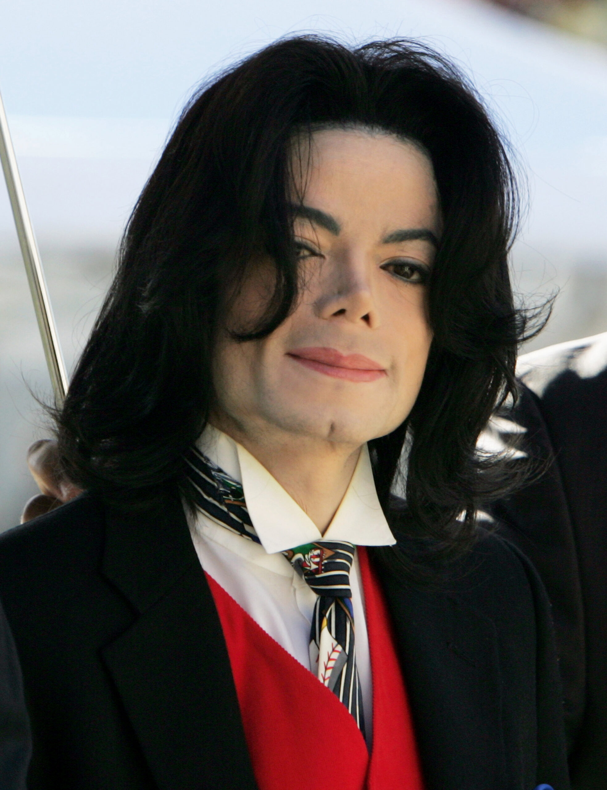 Michael Jackson arrives at the Santa Barbara County courthouse April 29, 2005 in Santa Maria, California