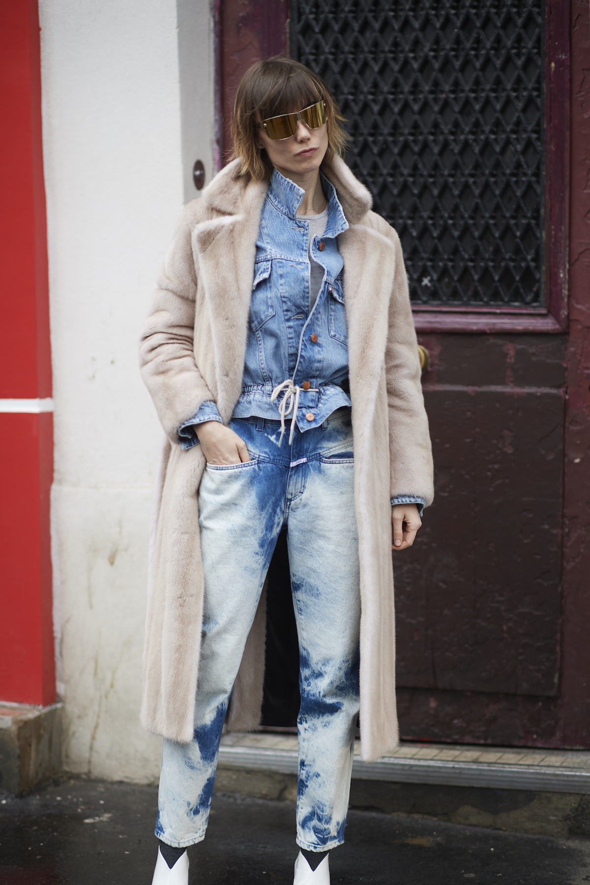 This look embraces the acid wash trend with a matching set of jeans and jacket, layering a cream coat over the top.