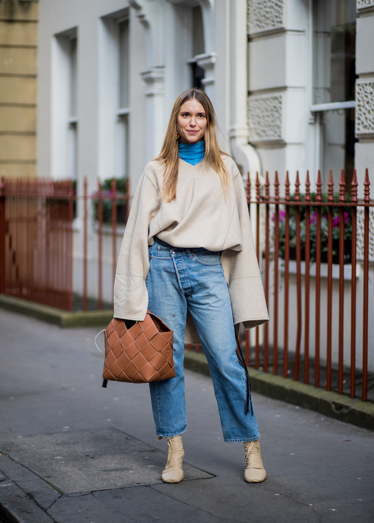 Loose ankle-length jeans with layering matching polo and an oversized jumper