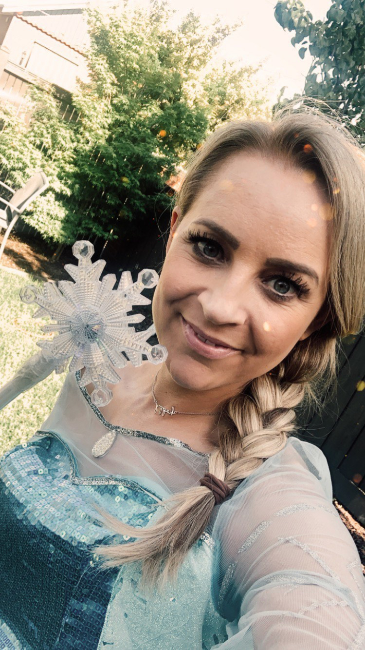 Carrie Bickmore Elsa Halloween