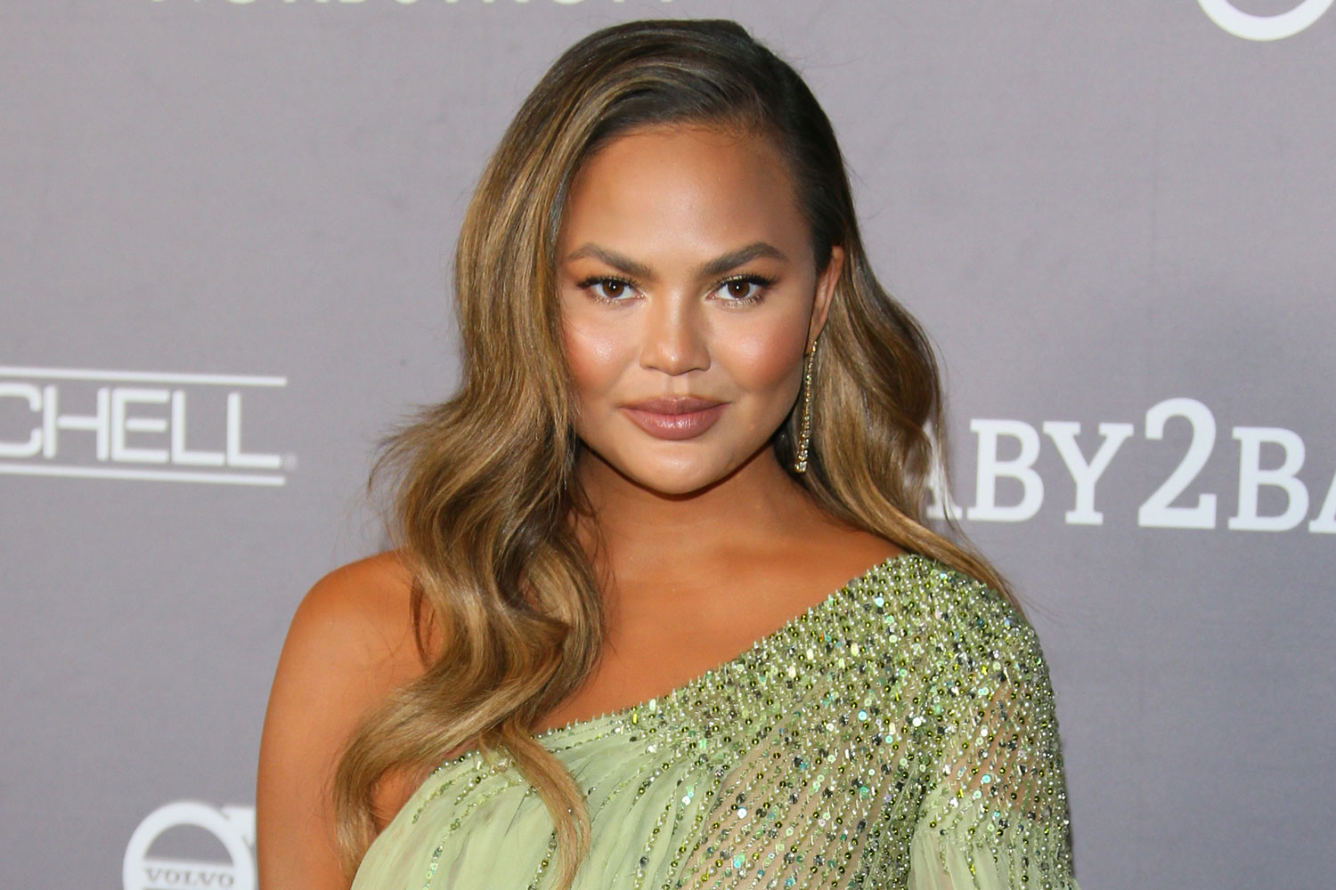 Chrissy Teigen Shuts Down A Troll For Criticising Firefighters