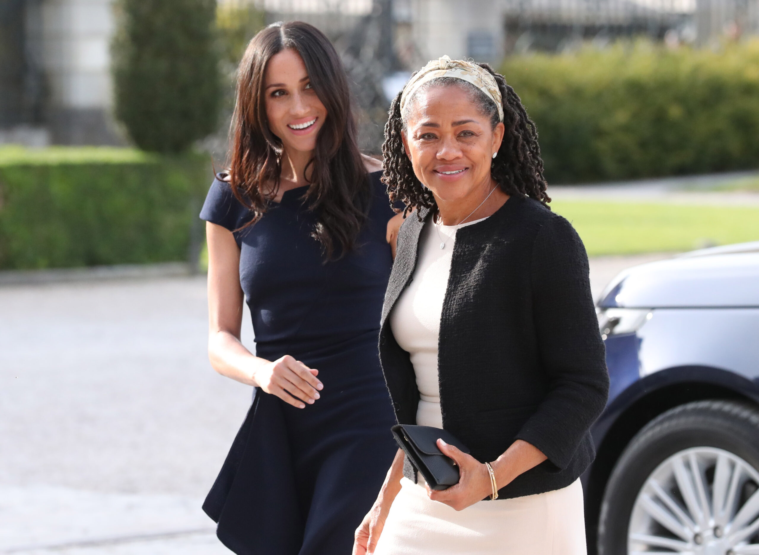 Meghan Markle’s Mother Doria Ragland Gave Out Blankets To California Fire Victims