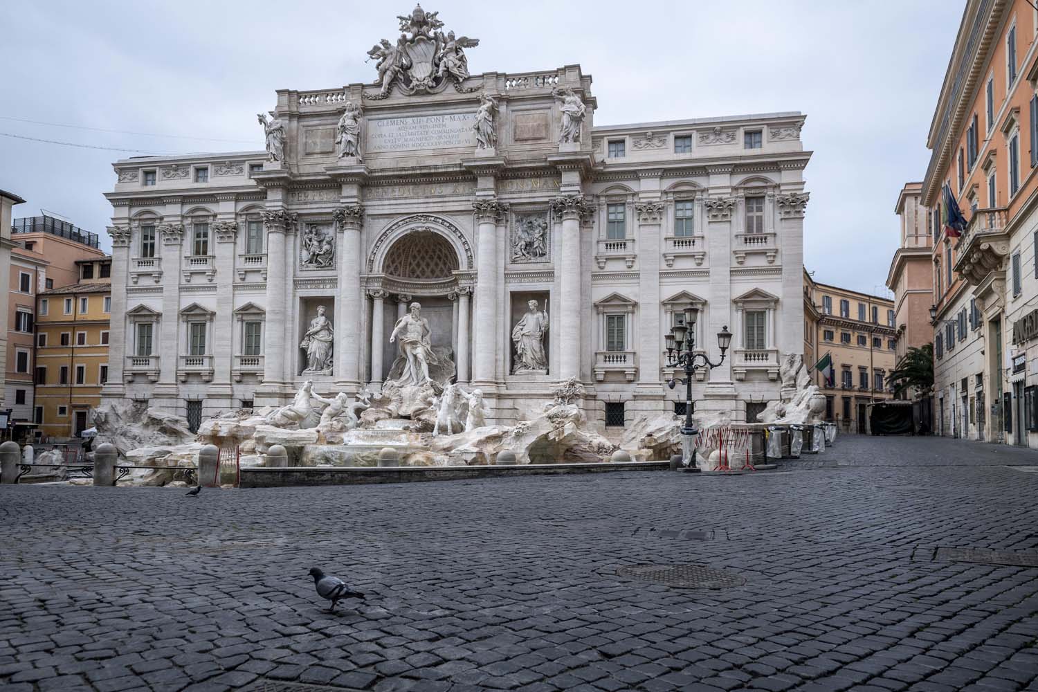 TREVI FOUNTAIN, ROME, ITALY