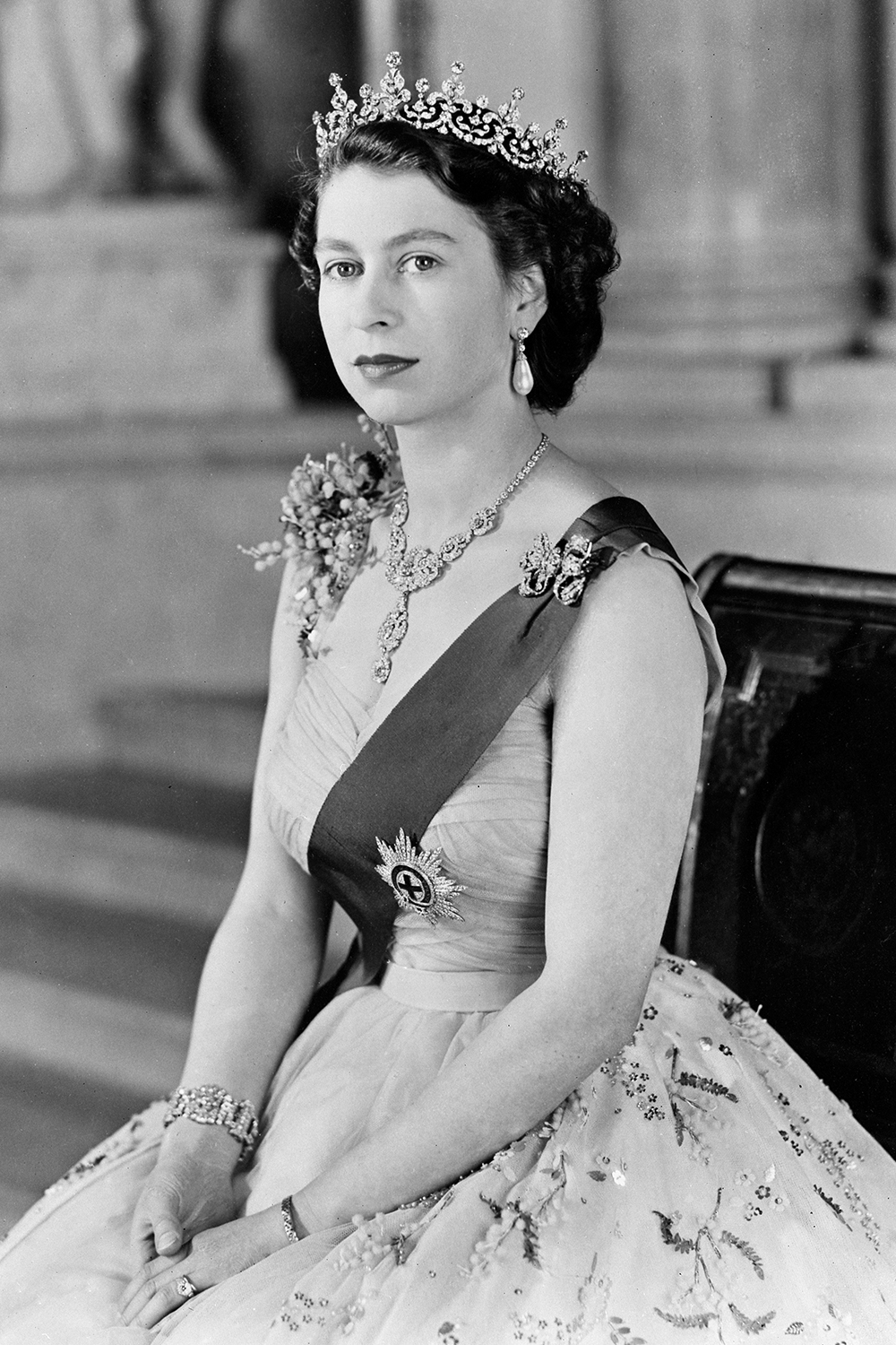 queen elizabeth royal portrait