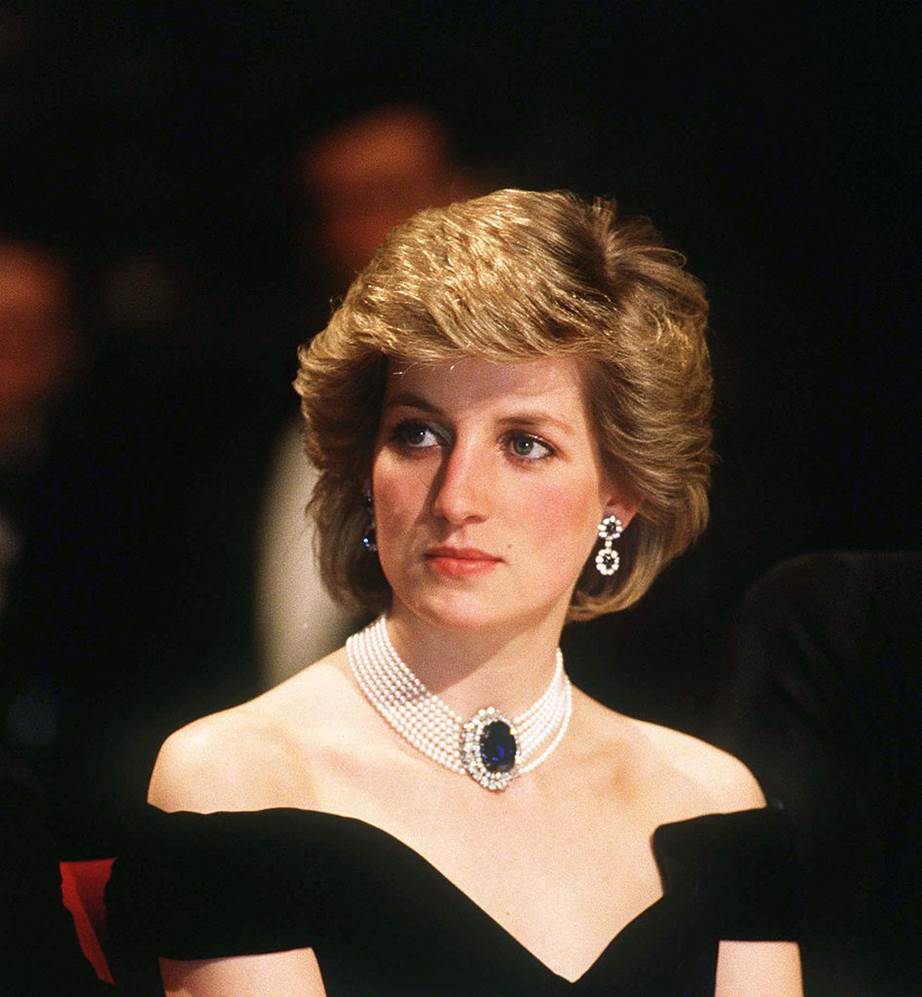 Princess Diana Wearing Her Sapphire And Pearl Choker With Her 'Revenge' Dress
