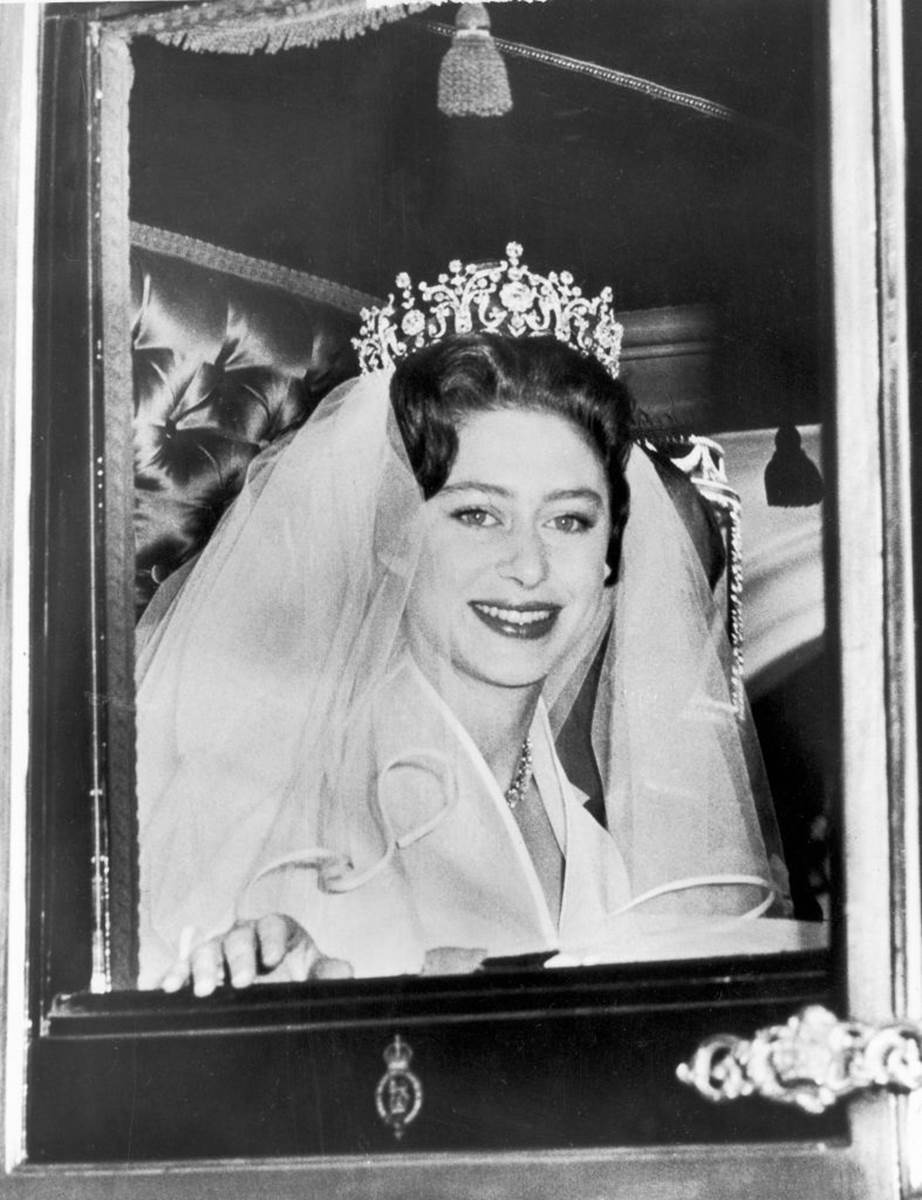 Princess Margaret Wearing The Poltimore Tiara To Her Wedding In 1960
