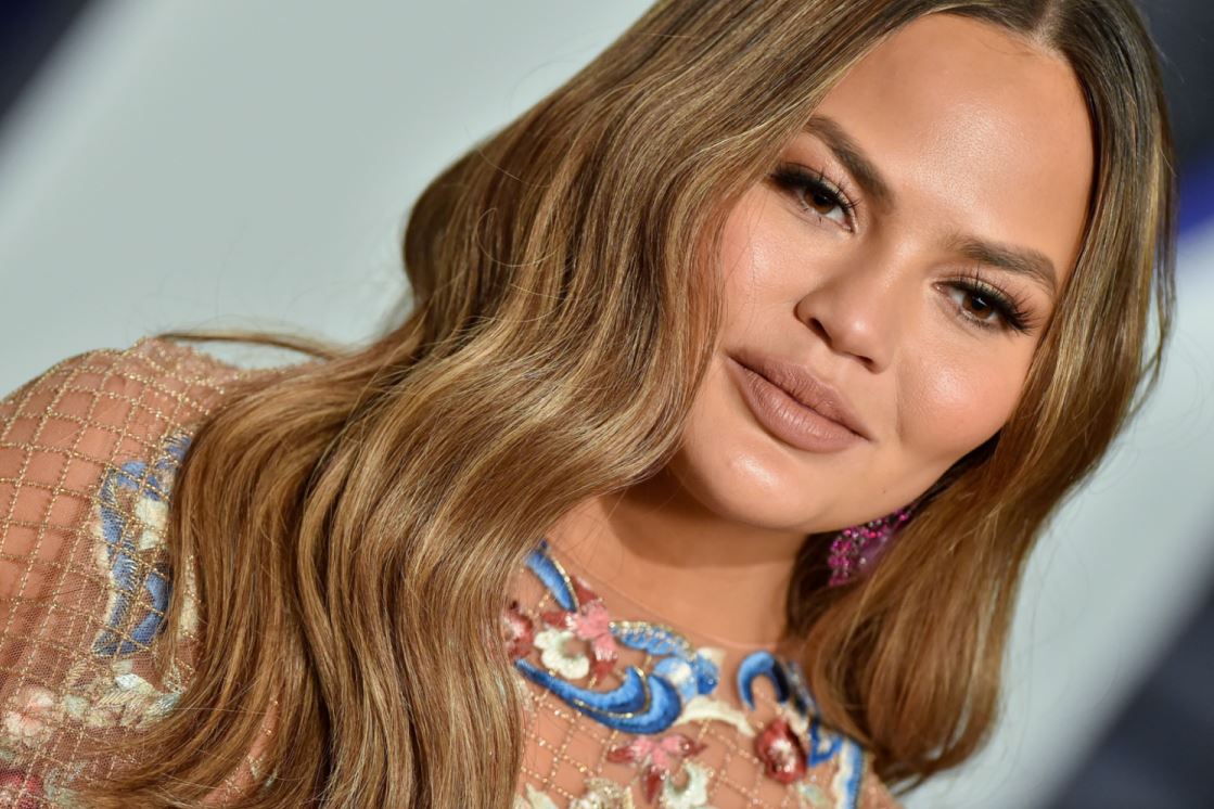 Chrissy Teigen Calls To ‘Normalise Formula’ After Opening Up About Breastfeeding