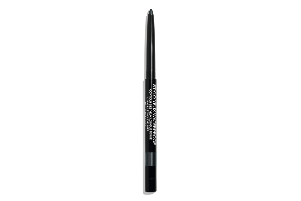 CHANEL Stylo Yeux Waterproof in 88 Noir Intense