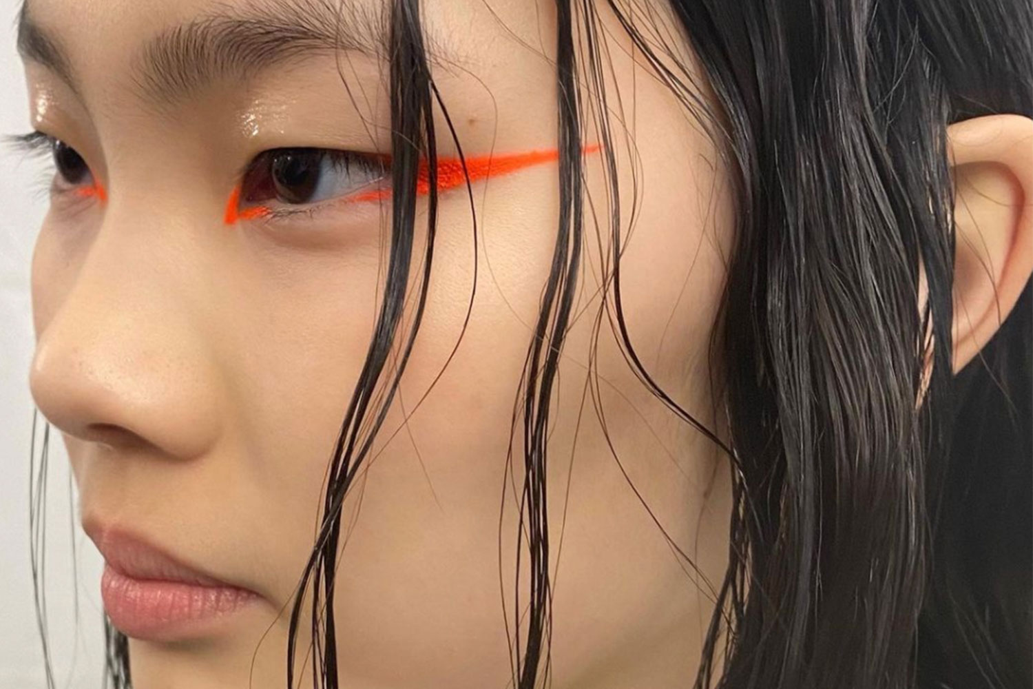 winged eyeliner neon orange